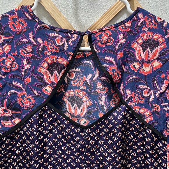 Veronica Beard Silk Keyhole Top - Picture 5 of 7